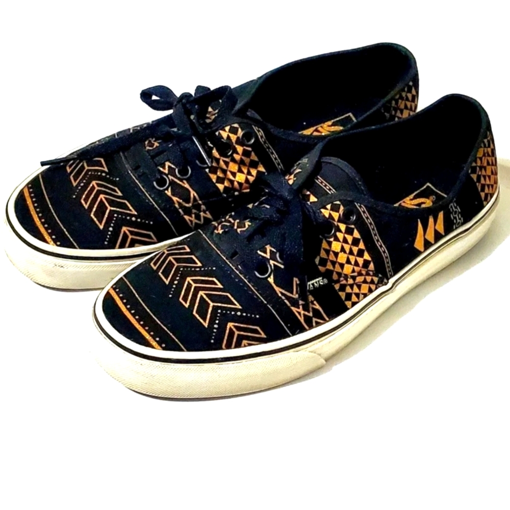 VANS OFF THE WALL UNISEX SHOES. MENS Sz:8 WOMENS Sz: 9.5 AZTEC/TRIBAL DESIGN.